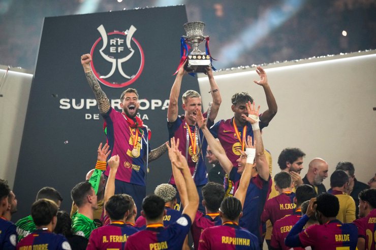 Supercoppa spagnola 2025: i festeggiamenti del Barcellona