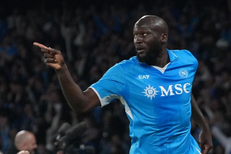 Lukaku esulta dopo un gol col Napoli