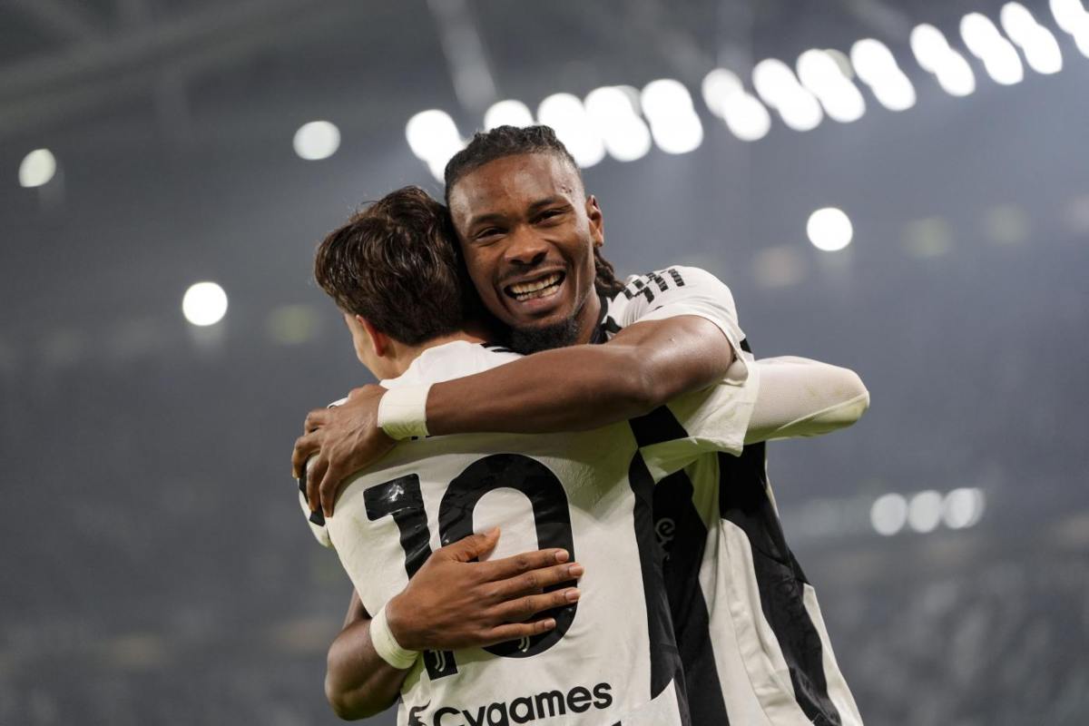 L'abbraccio tra Thuram e Yildiz