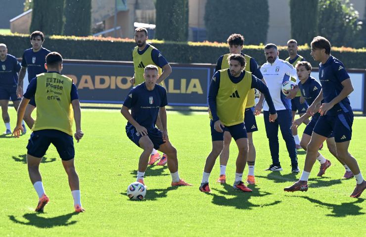 Il gruppo azzurro in campo per l'allenamento