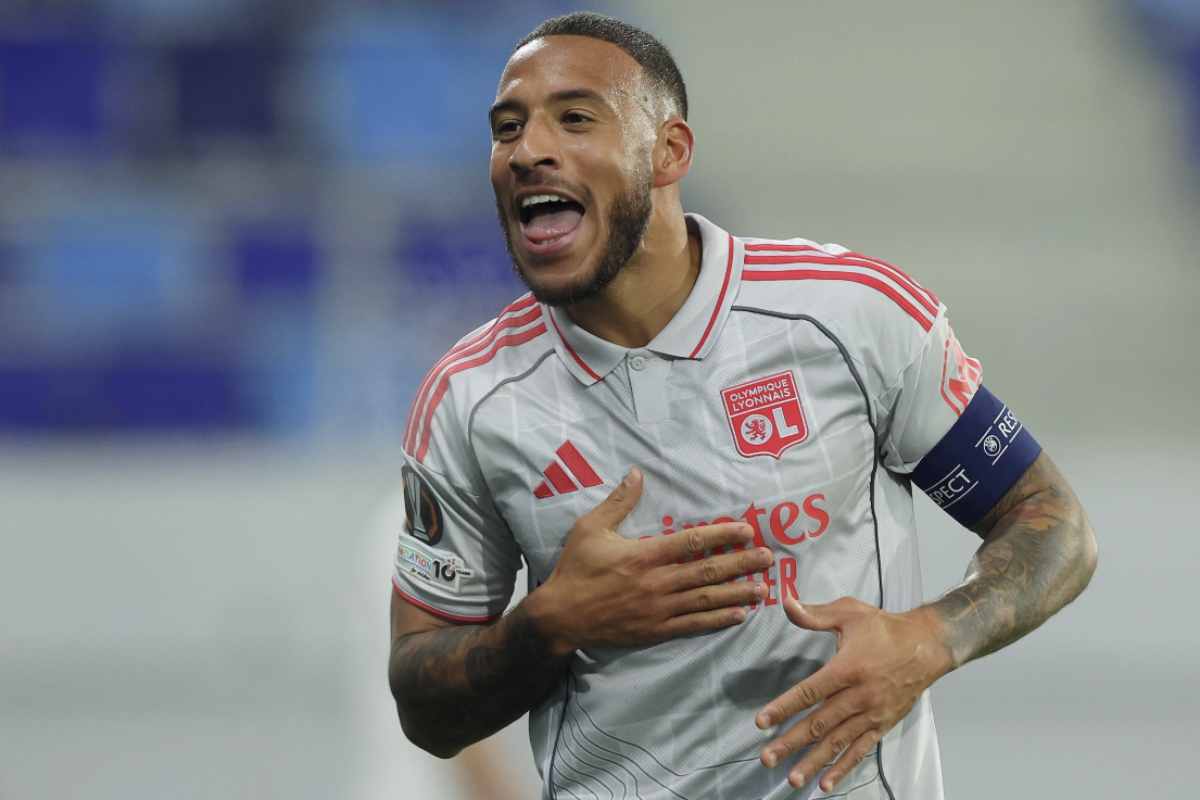 Corentin Tolisso esulta dopo la tripletta al Maccabi Tel Aviv