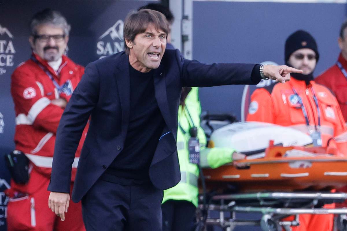 Napoli, vertice Conte società: nello spogliatoio grande tensione e incertezza | CM.IT Napoli, vertice Conte società: nello spogliatoio grande tensione e incertezza | CM.IT