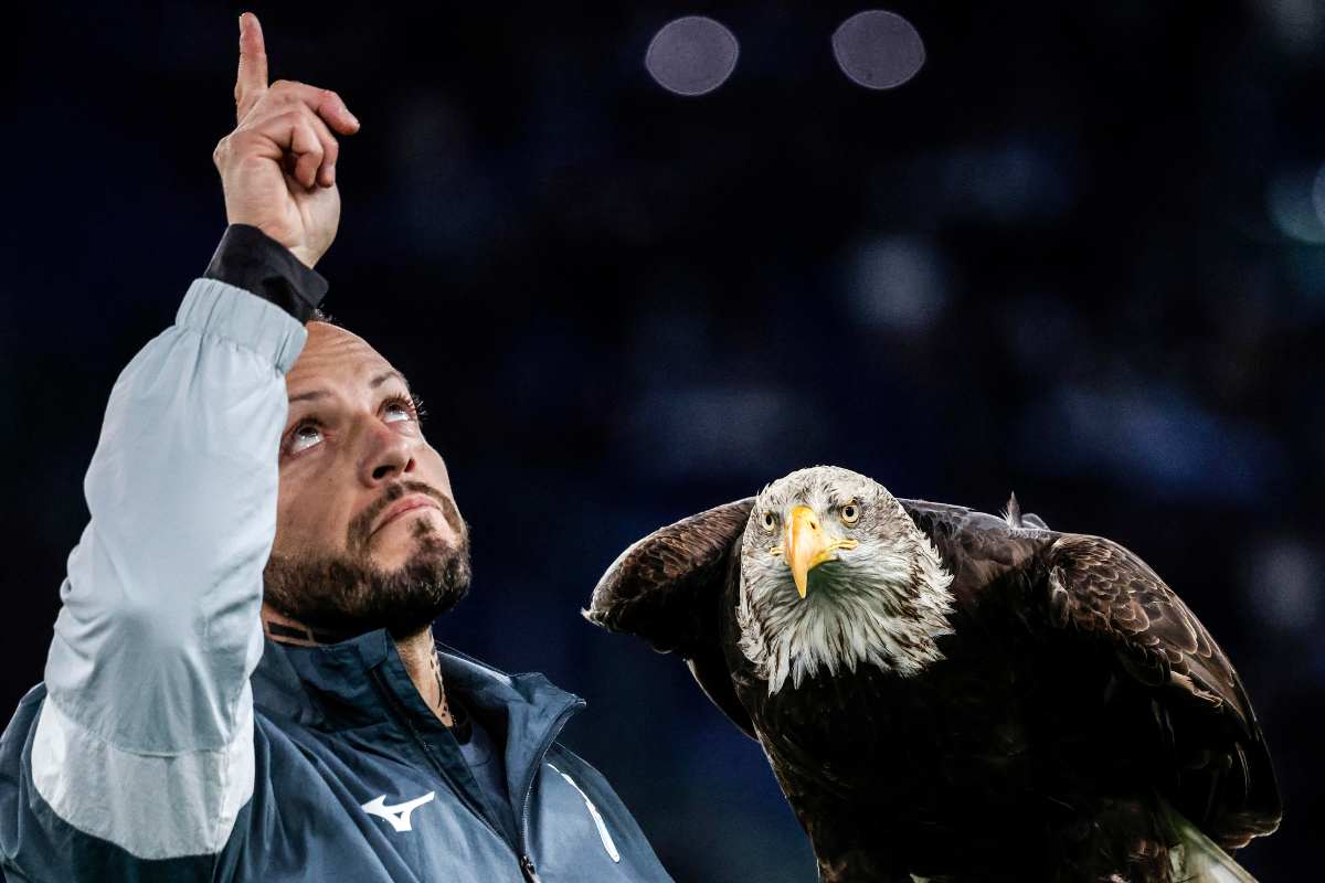 Lazio Lecce, clima surreale all’Olimpico: la protesta della Nord e l’esordio dell’aquila Flaminia