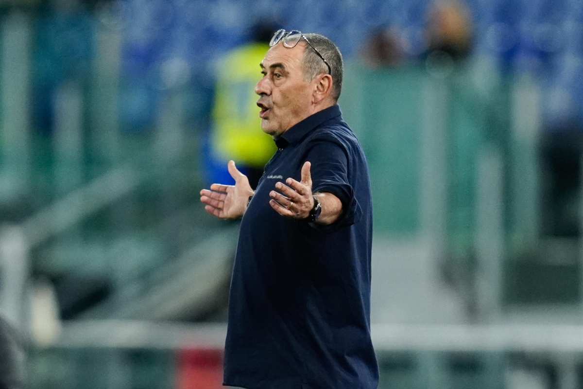 Lazio Cagliari, Sarri scherza sull’emergenza: “Volevo provare qualcuno dello staff”