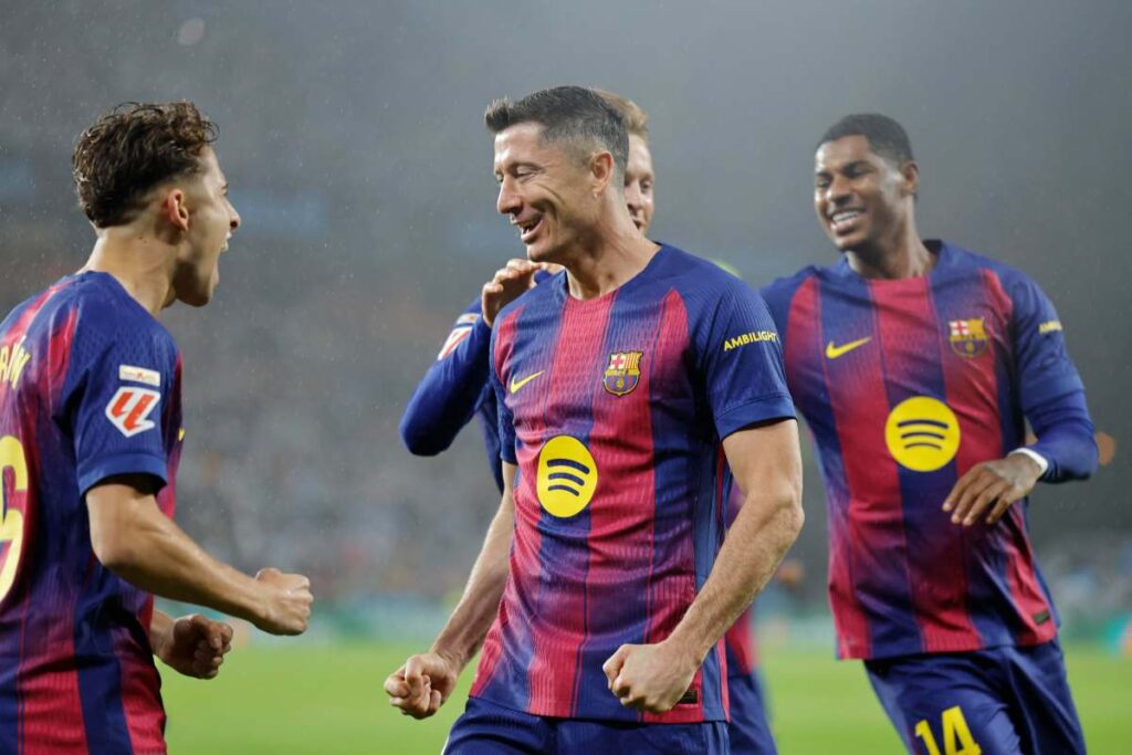 Lewandowski esulta dopo un gol col Barcellona