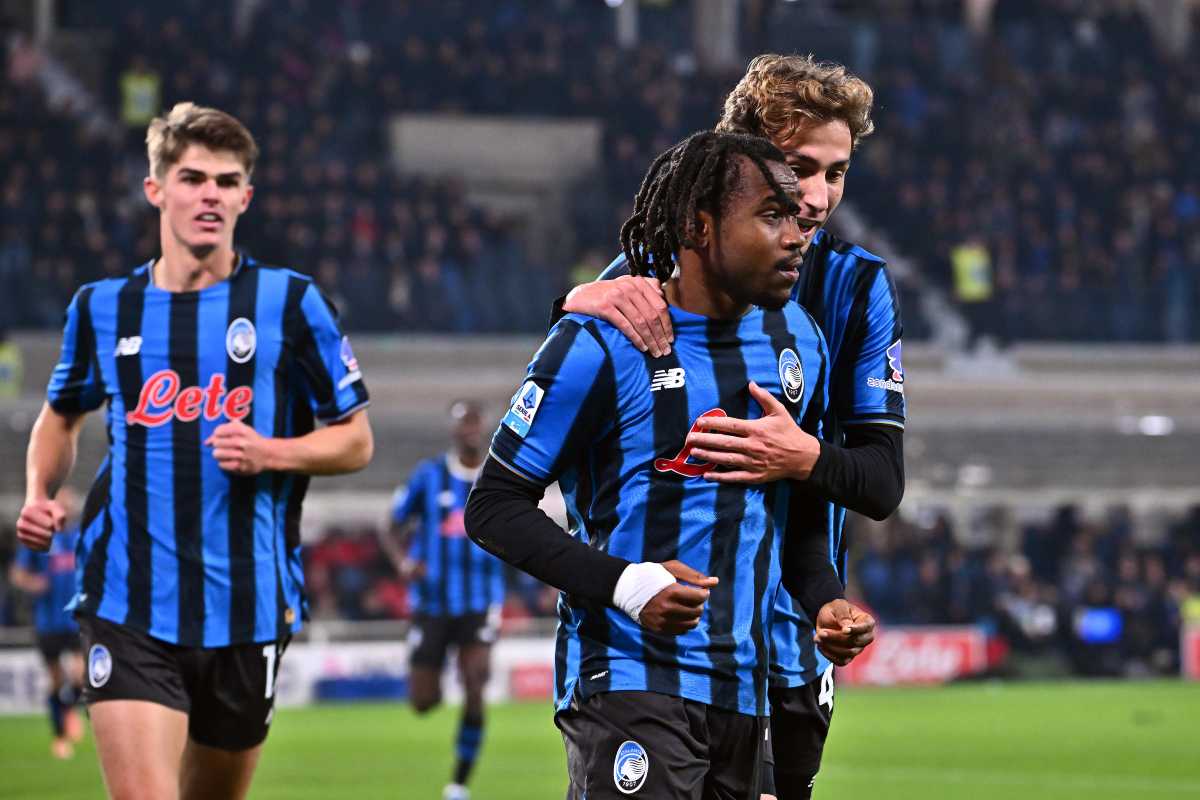 Lookman dopo un gol con l'Atalanta