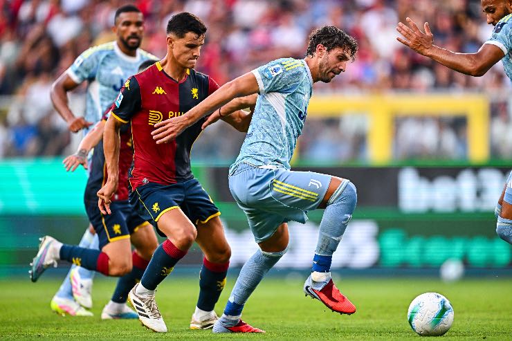 Carboni in azione con la maglia del Genoa