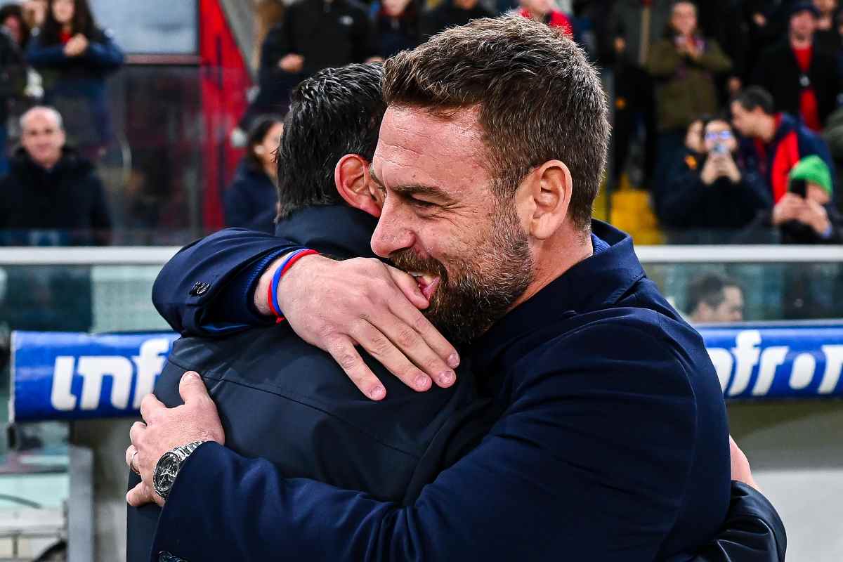 Chivu e De Rossi si abbracciano