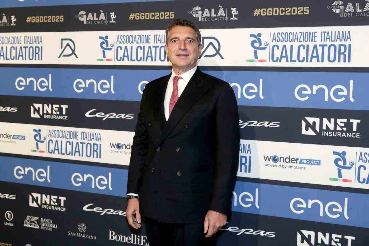 Milan Como, la rabbia dei tifosi contro De Siervo: “Dovete rimborsarci, è una pagliacciata”