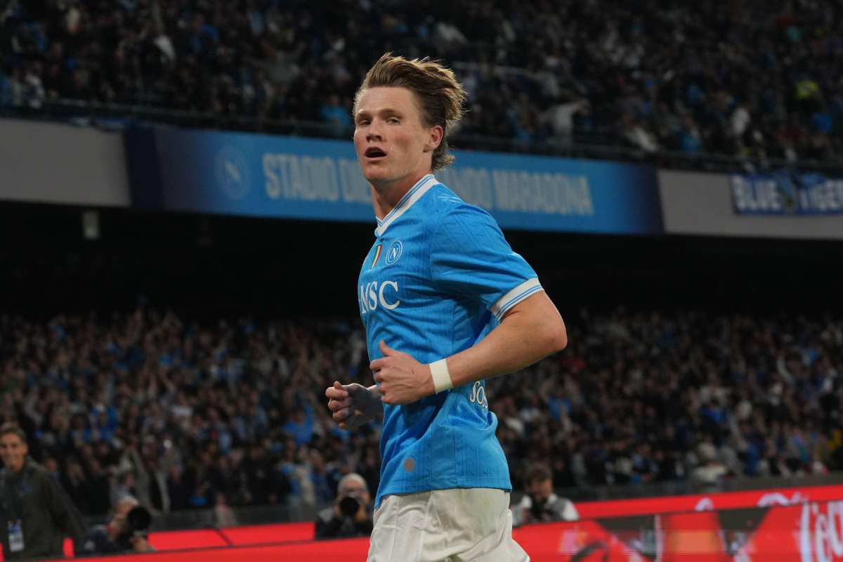 Napoli Juve, lo scippo di Spalletti a Conte: scelto McTominay Napoli Juve, lo scippo di Spalletti a Conte: scelto McTominay