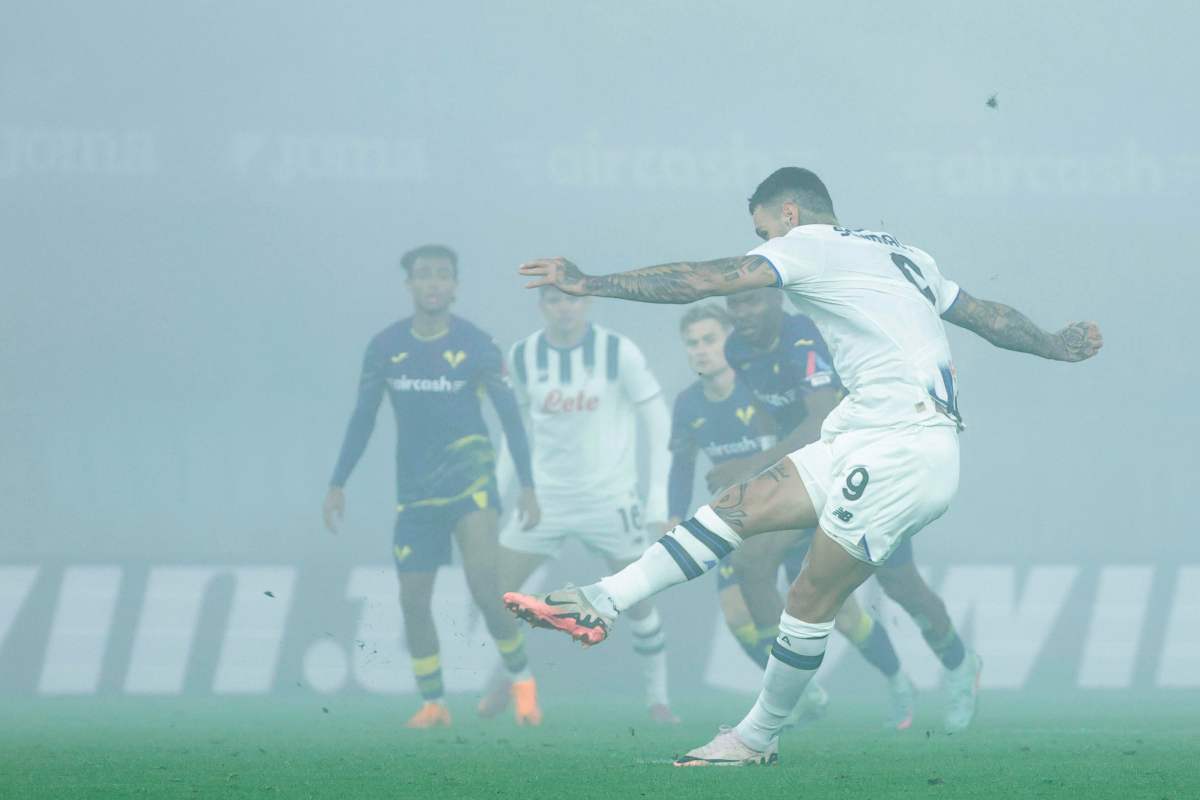 Scamacca batte il calcio di rigore