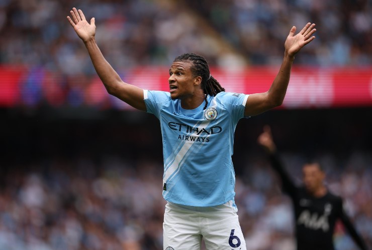 Ake in azione col City