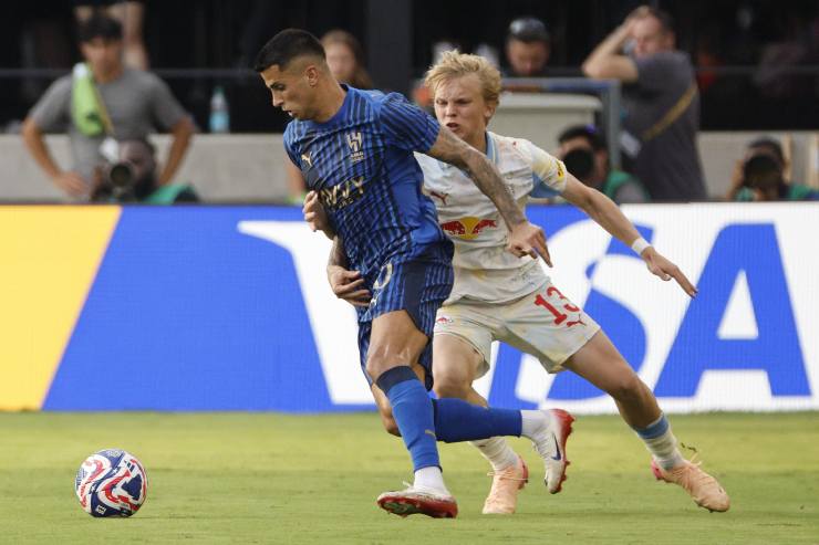 Cancelo in azione con l'Al-Hilal