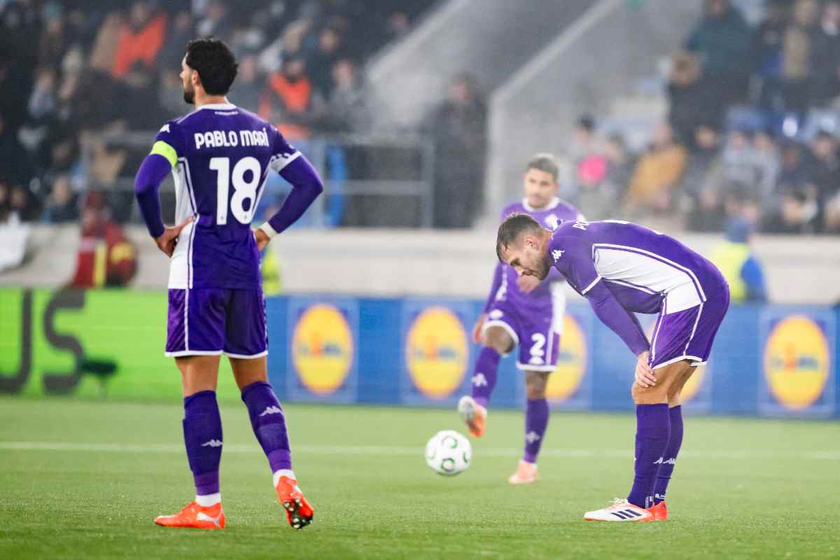 I giocatori della Fiorentina dopo un gol subito