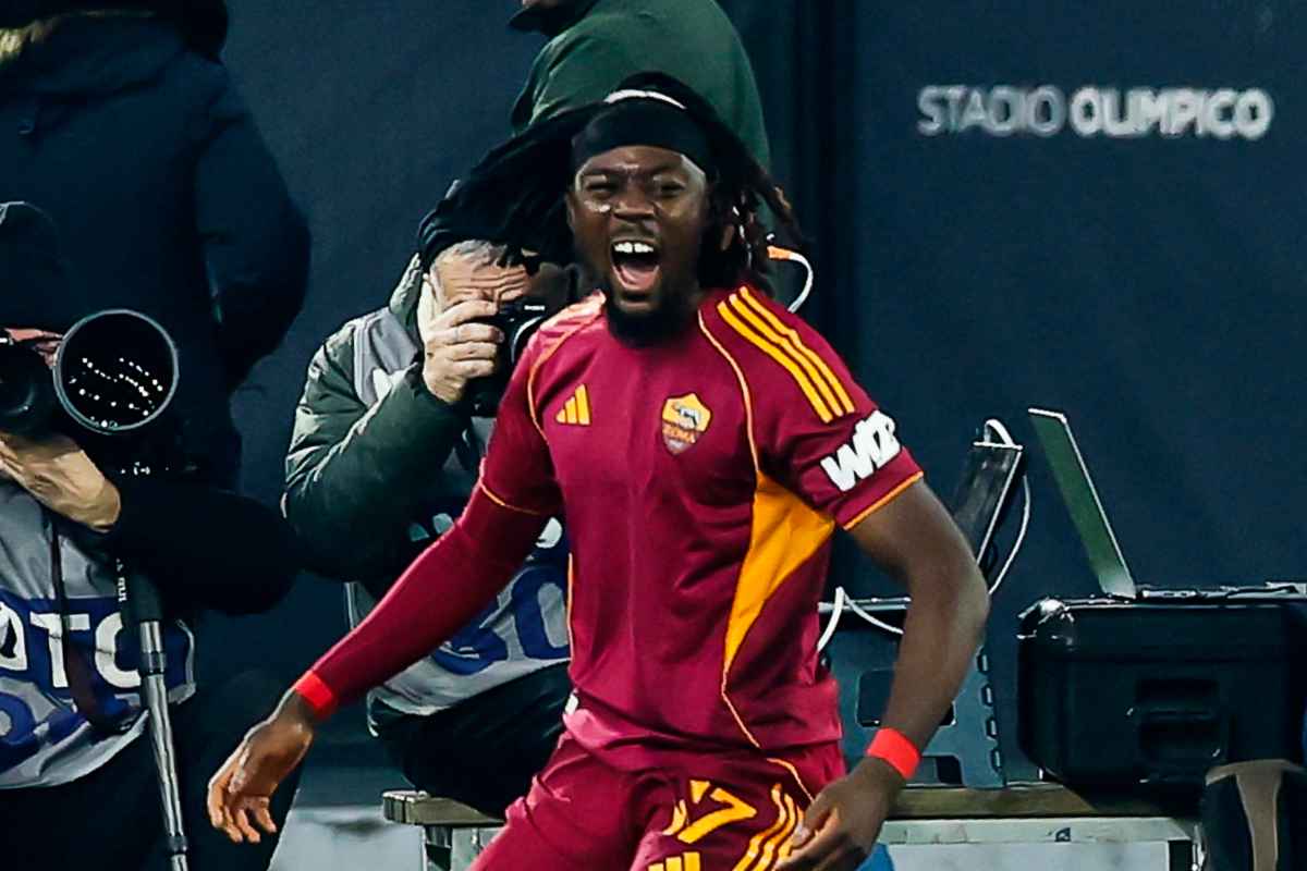 Kone esulta dopo il gol in Roma-Genoa