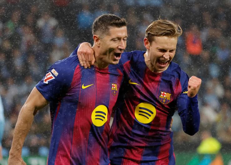 Lewandowski esulta dopo un gol col Barcellona