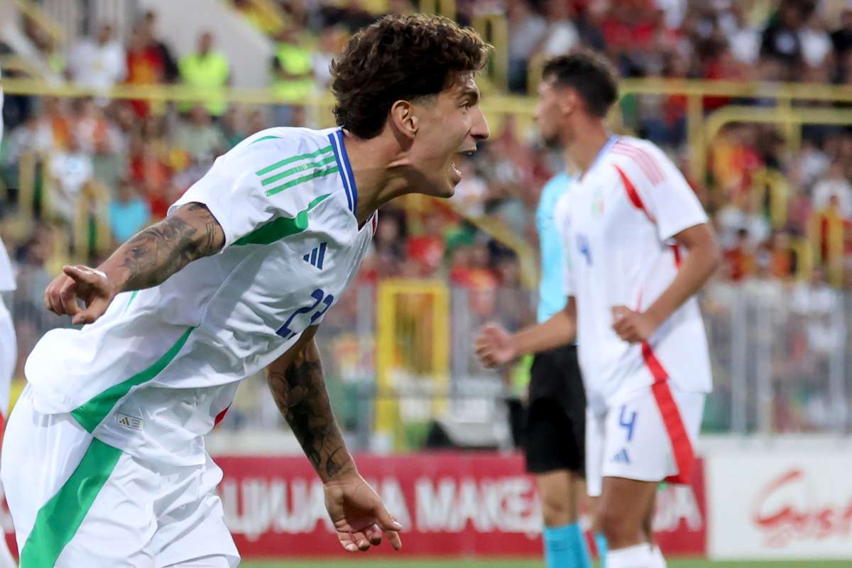 Marianucci esulta con la maglia dell'Italia Under 21