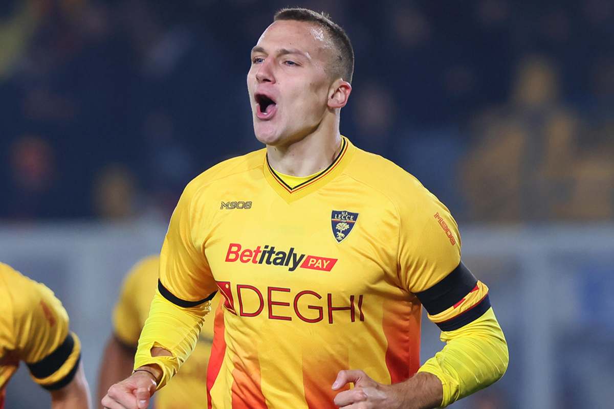 Stulic esulta dopo il gol in Lecce-Pisa
