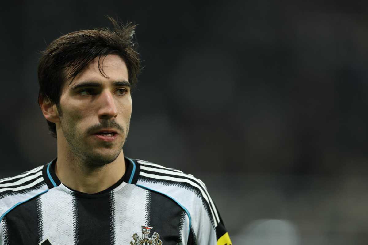 Tonali durante una partita del Newcastle