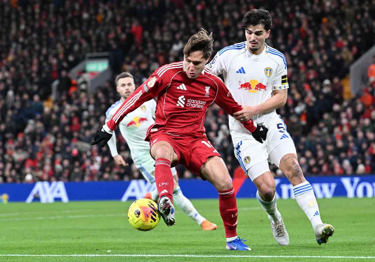 Chiesa in azione col Liverpool