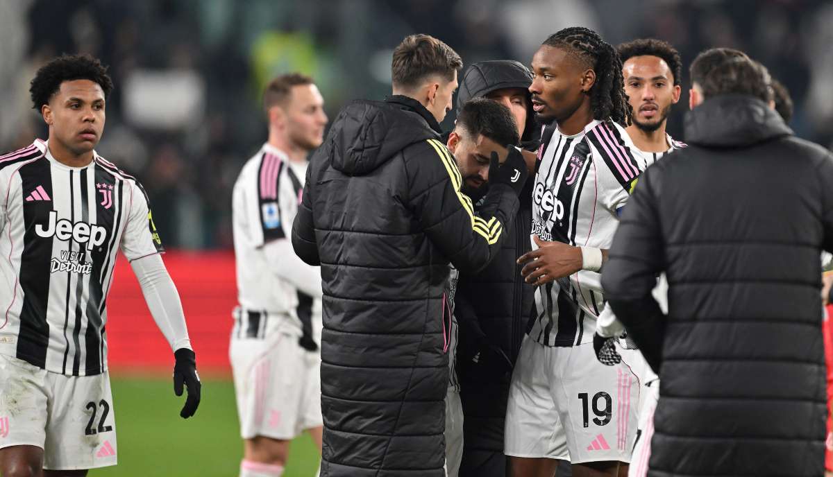 I calciatori della Juve al termine della gara con la Cremonese