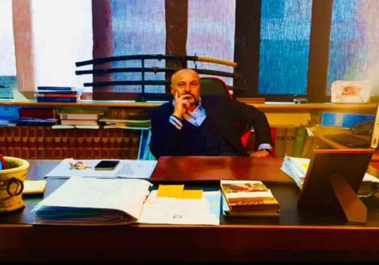 L'avvocato Camillo Autieri nel suo studio