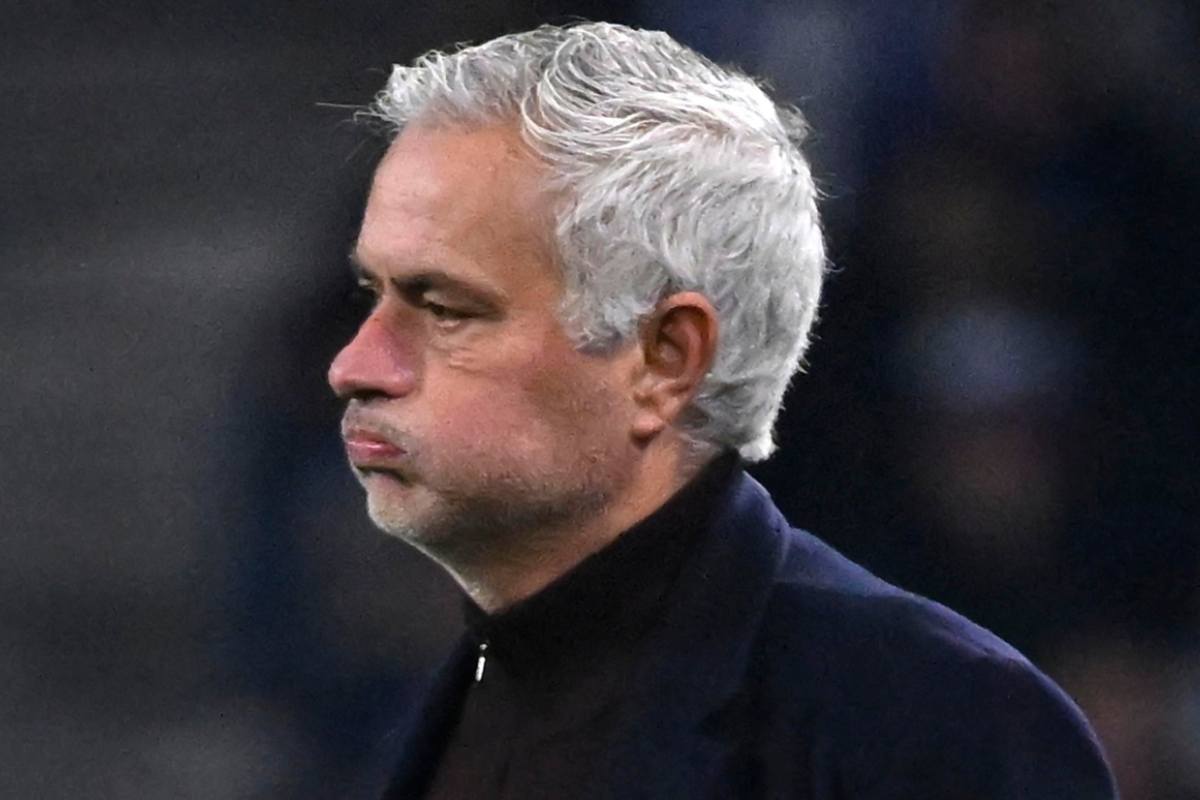 Mourinho ko nel ‘clasico’ e i tifosi perdono la pazienza. E il Porto lo provoca sui social