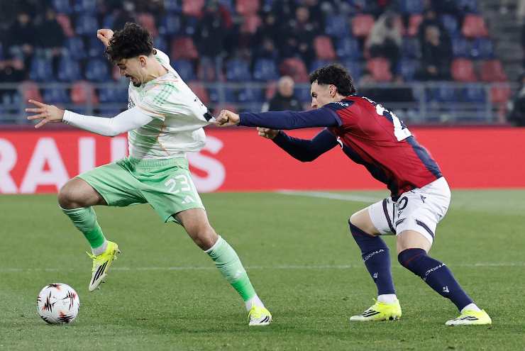 lotta a centrocampo in bologna-celtic