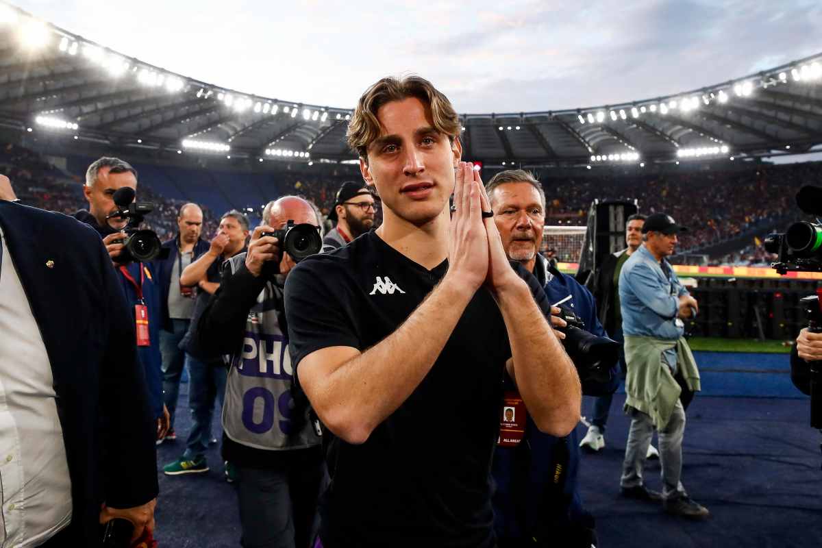 Bove saluta i tifosi della Roma