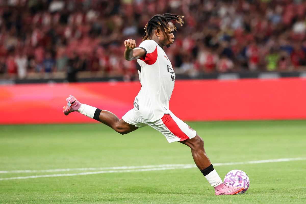 Il Milan è pronto a fare cassa: arrivano i soldi dai riscatti di Chukwueze e Jimenez, le cifre