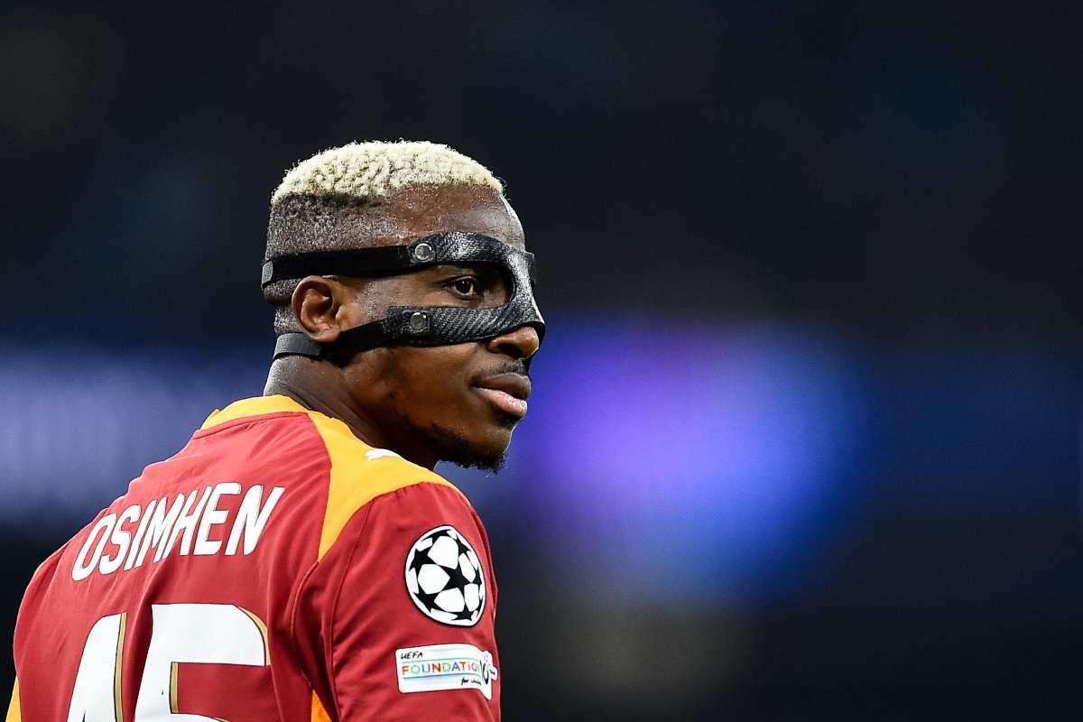 osimhen gira la testa