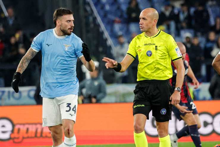 Gila discute con l'arbitro