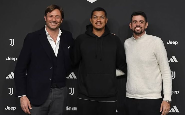 Pedro Felipe coi suoi agenti