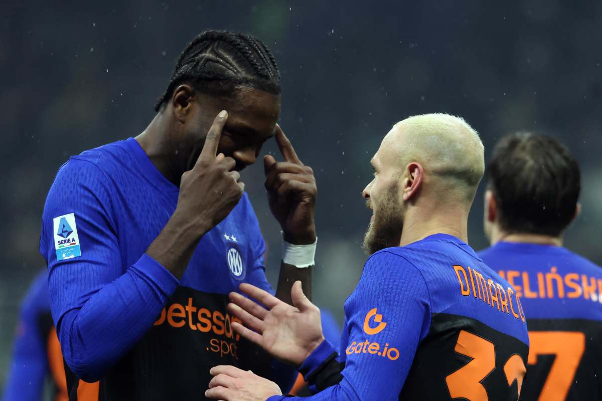 Thuram festeggia con Dimarco dopo la rete del terzino