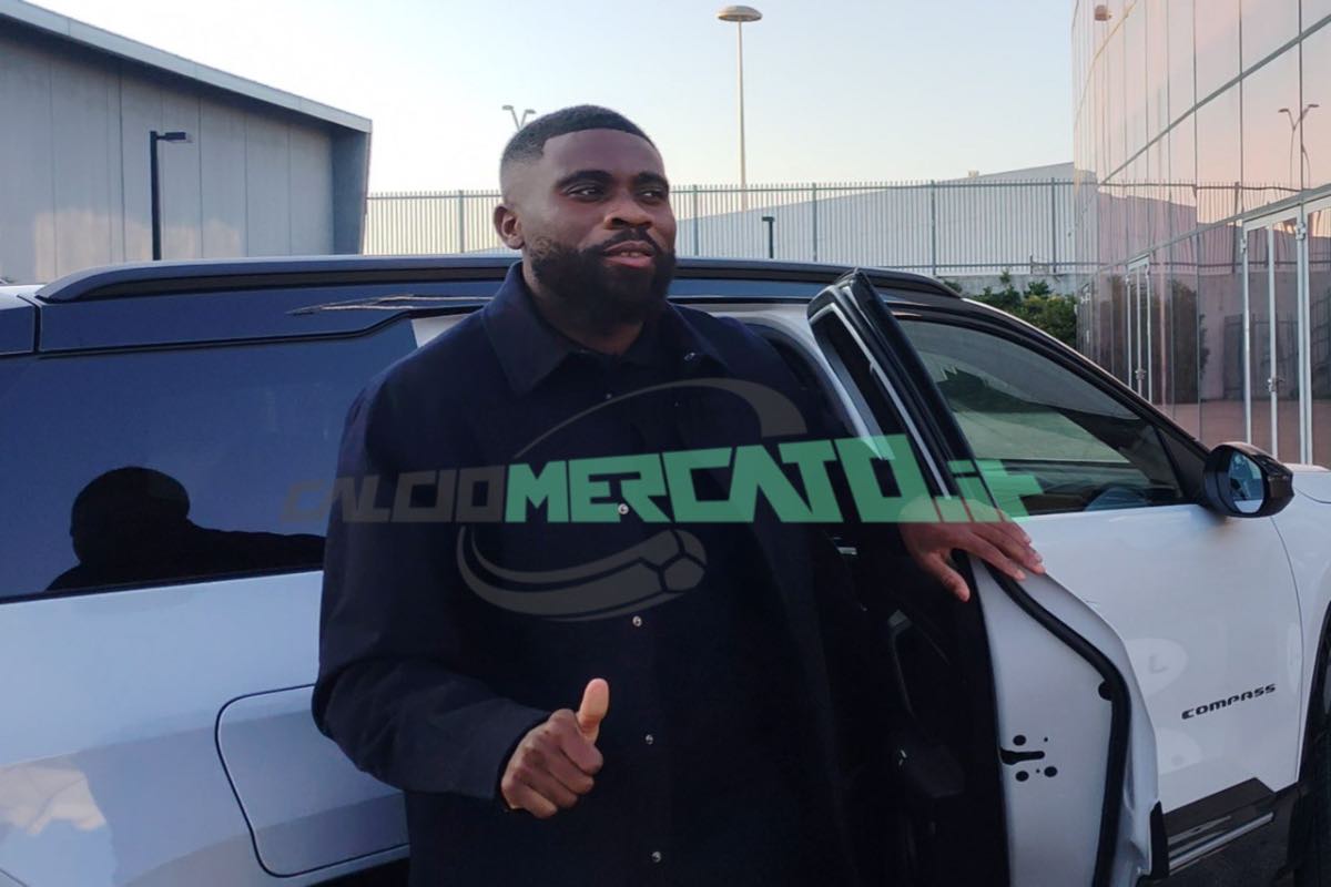 Boga, visite e firma con la Juventus