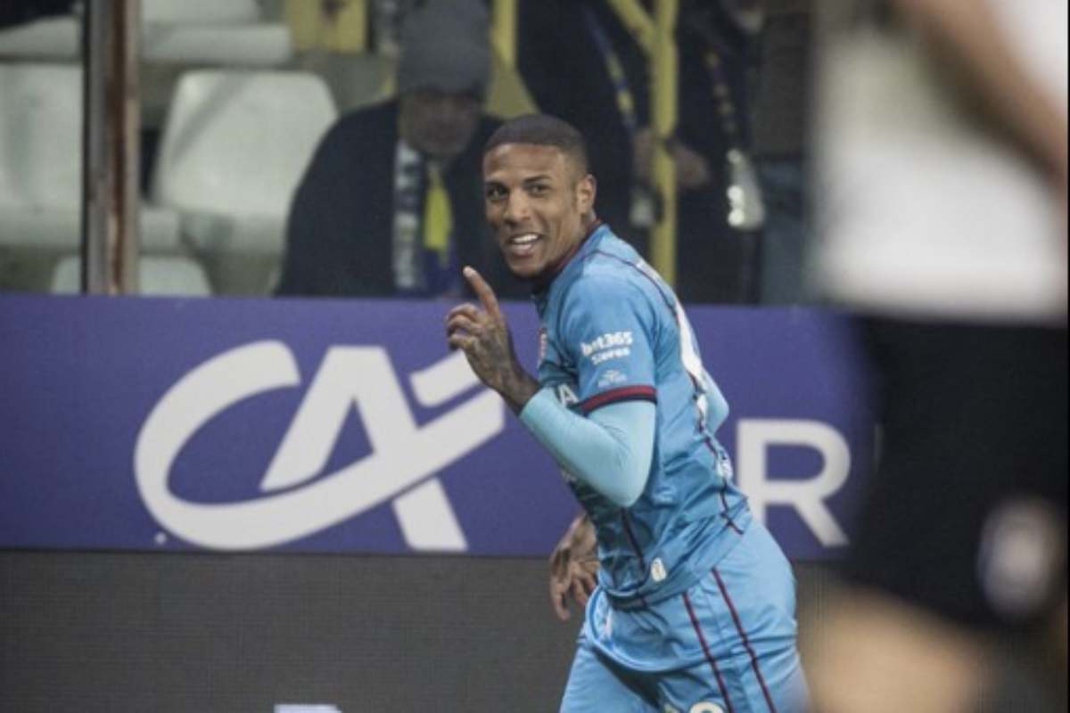 Folorunsho esulta dopo il gol a Parma