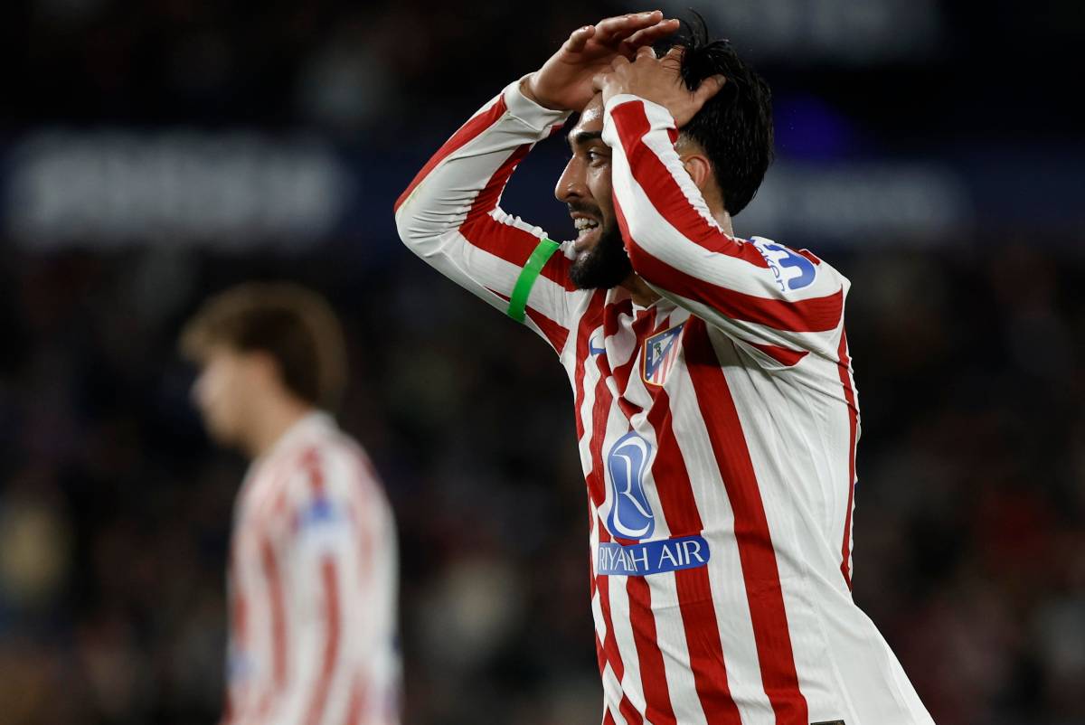 Nico Gonzalez con le mani nei capelli 