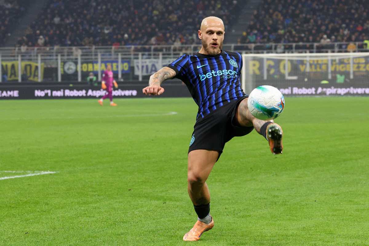 Dimarco in azione con la maglia dell'Inter