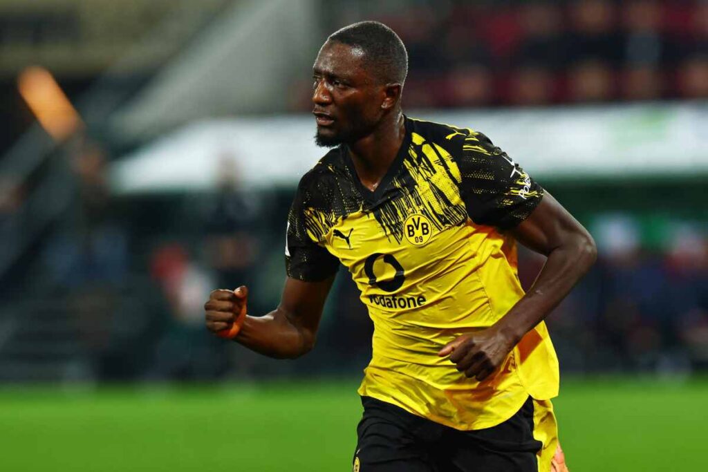 Guirassy esulta dopo un gol col Borussia Dortmund