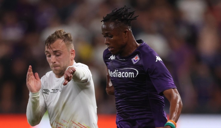 Kouame in azione con la Fiorentina