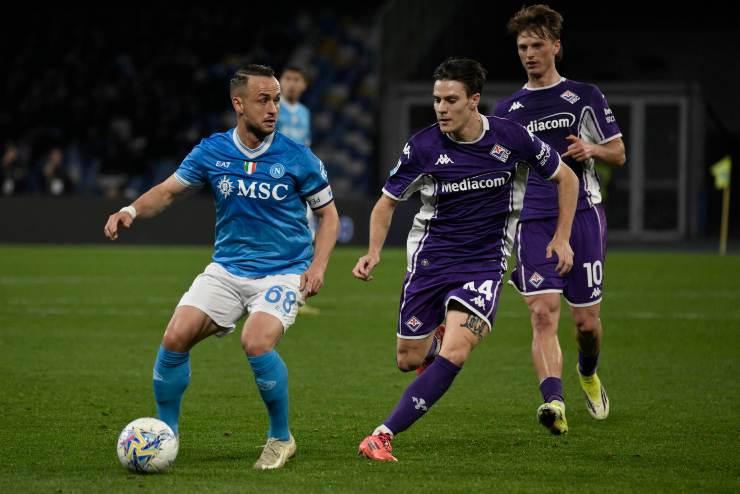 Lobotka in azione col Napoli