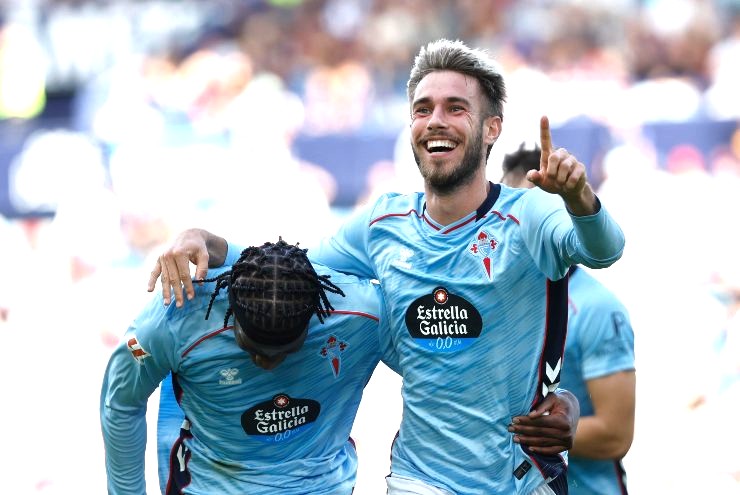 Mingueza esulta con la maglia del Celta Vigo