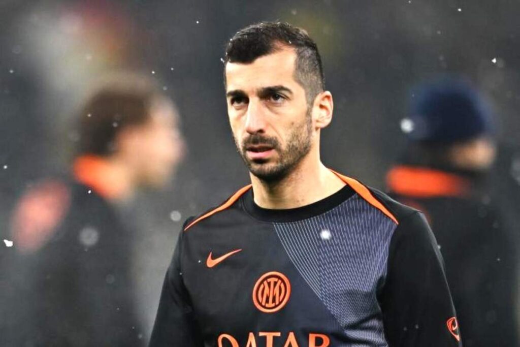 Mkhitaryan prima di una gara dell'Inter