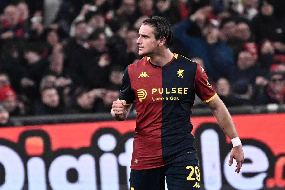 PAGELLE E TABELLINO GENOA NAPOLI 2 3: gli azzurri la vincono con un rigore alla fine