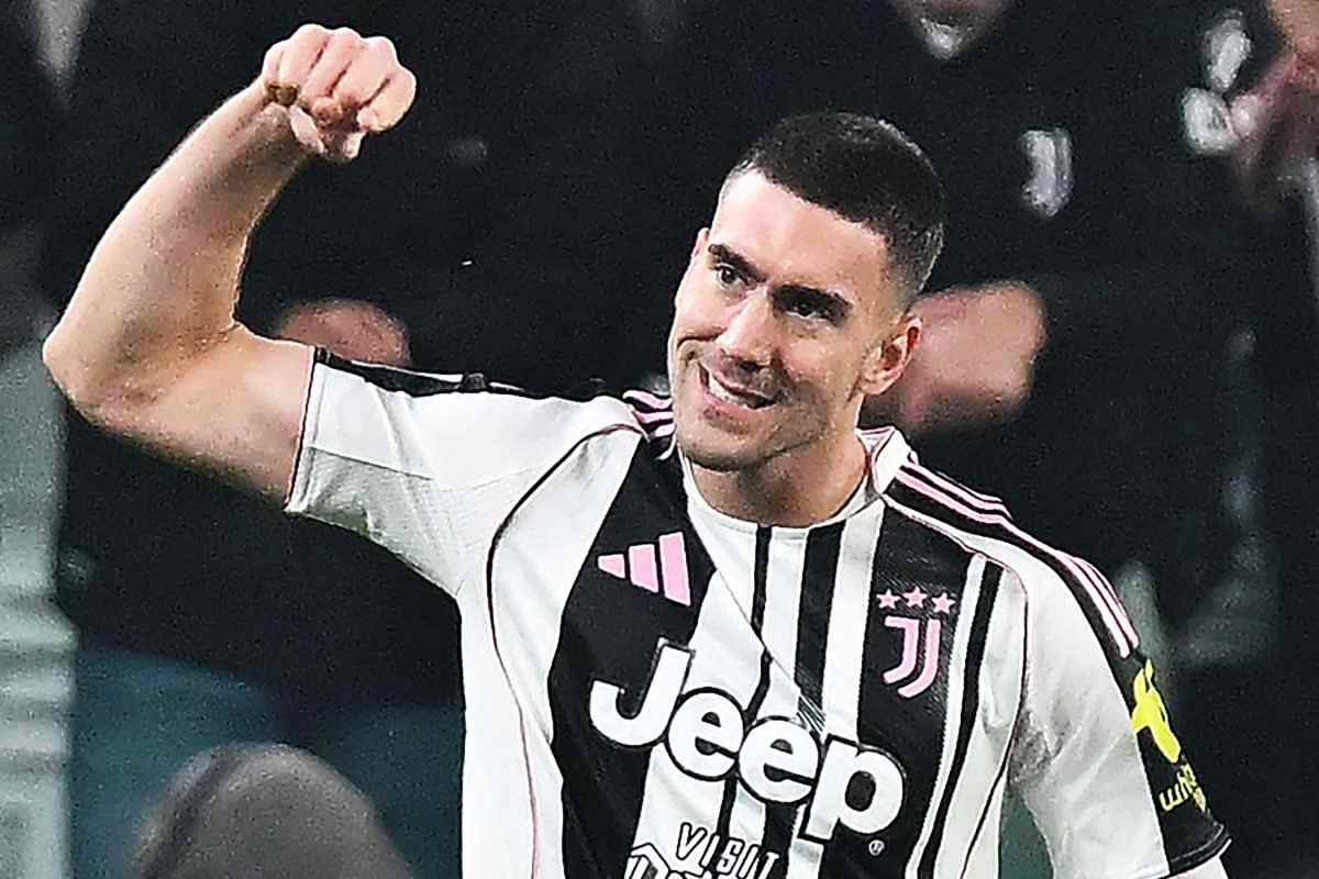 Vlahovic esulta dopo un gol con l'Inter