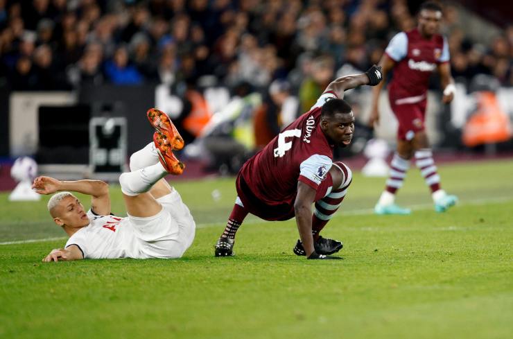 Zouma in azione col West Ham