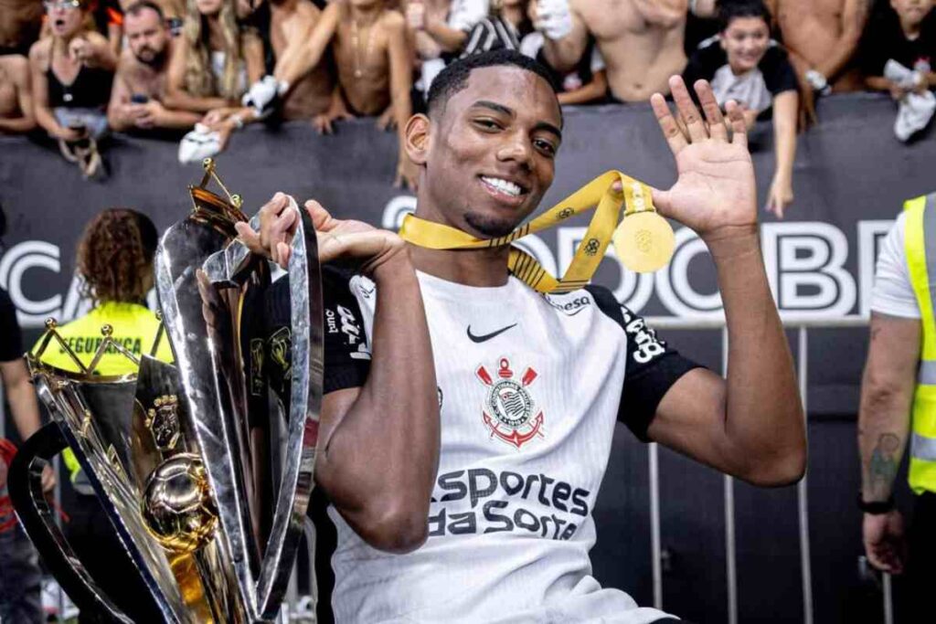 André festeggia coi tifosi del Corinthians