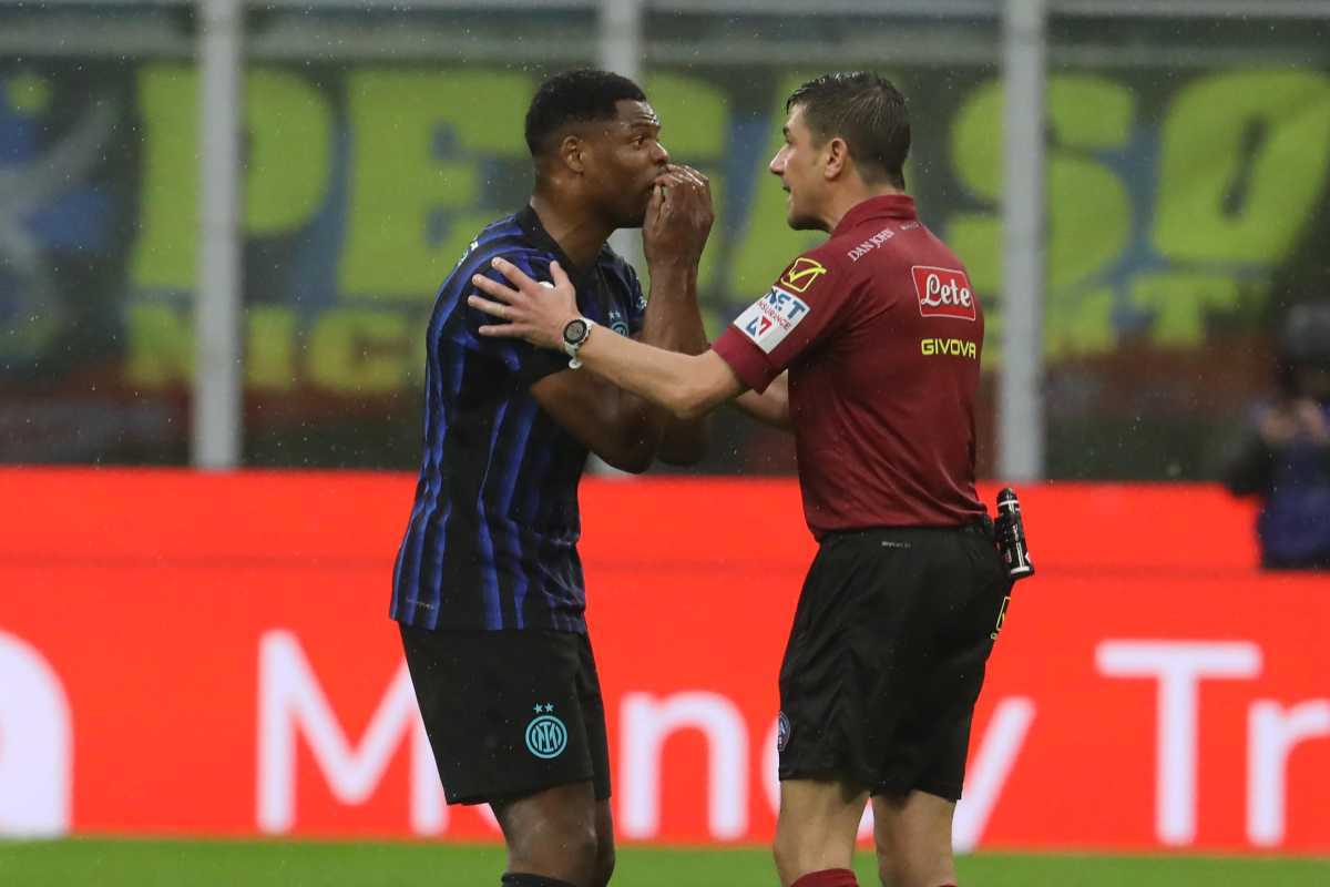 Colloquio Dumfries-Manganiello durante Inter-Atalanta