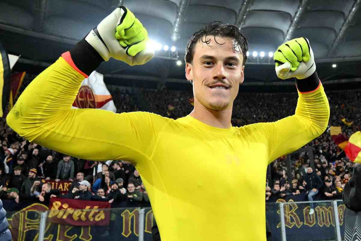 Svilar esulta dopo una vittoria della Roma