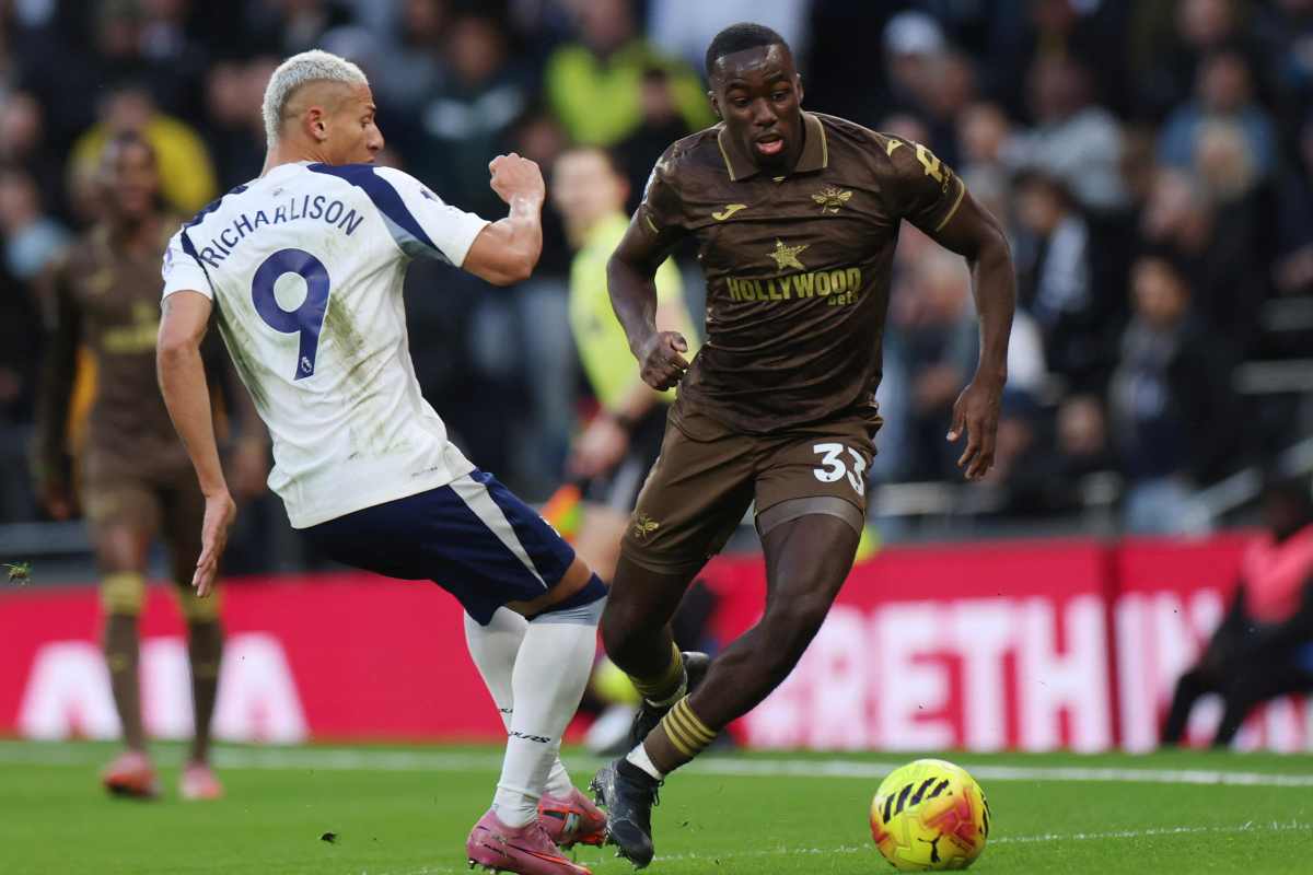 Kayode in azione col Brentford